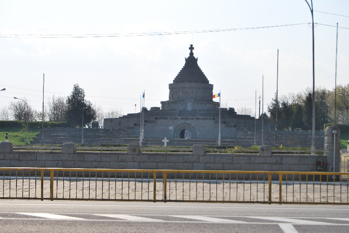 Mausoleul de la Marasesti - Calatorii prin Romania