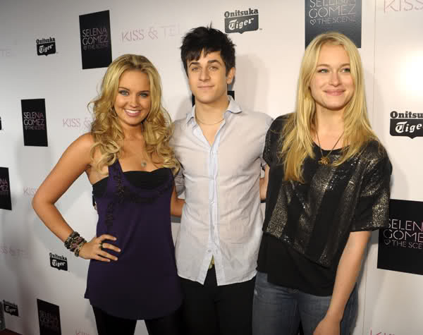 2nhl3bs - poze-tiffany-thornton