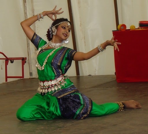 29116596_YIYMJATHX - dansatoare indience
