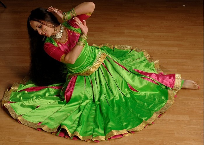 42152448_JKSLUFMOE - dansatoare indience