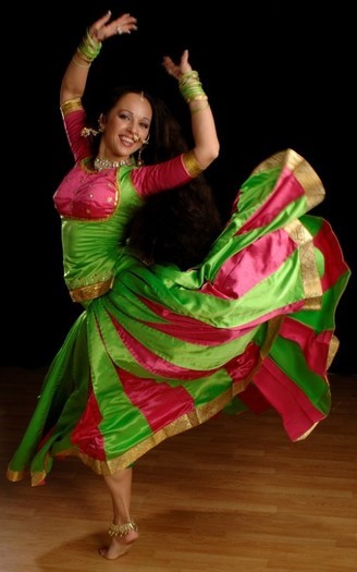 42152450_CPEPEDIQK - dansatoare indience