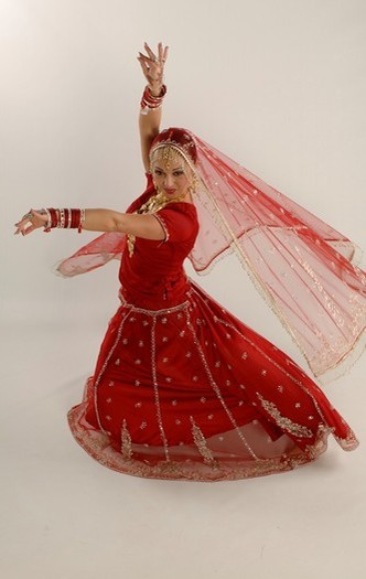 42152479_ZLJYNFYAT - dansatoare indience