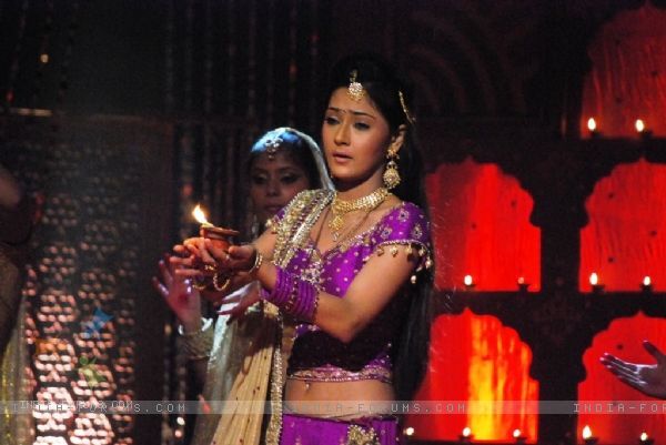 56388-sadhna-perfoming-on-a-song-in-tv-show-bidaai - Sara Khan sau Sadhna