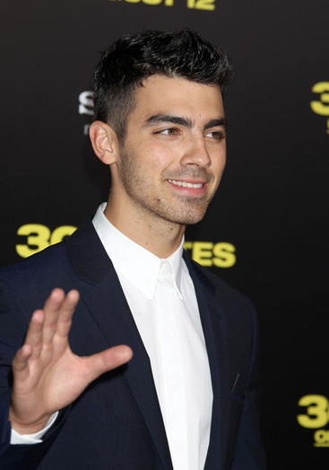 Joe+Jonas+30+Minutes+Less+Los+Angeles+Premiere+Tbuy-APVasCl - 30 Minutes Or Less Los Angeles Premiere - Arrivals