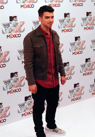 Joe+Jonas+2011+MTV+World+Stage+Mexico+Press+dRny_FkWTX0l - 2011 MTV World Stage Mexico - Press Conference