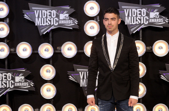 Joe+Jonas+2011+MTV+Video+Music+Awards+Arrivals+5TiNce7k91Pl - 2011 MTV Video Music Awards - Arrivals