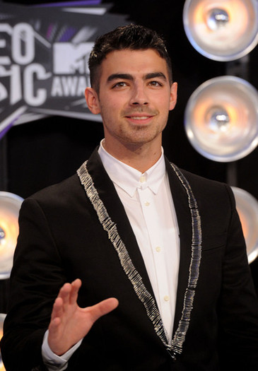 Joe+Jonas+2011+MTV+Video+Music+Awards+Arrivals+3082v2Ctohil - 2011 MTV Video Music Awards - Arrivals