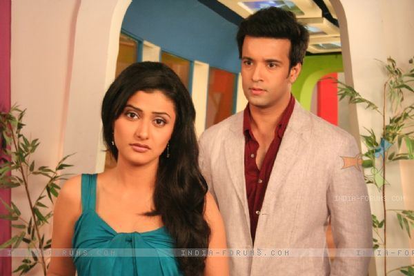 37608-bharti-angry-with-armaan - Ragini Khanna