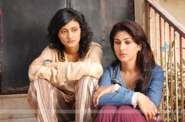 37609-bharti-and-payal-looking-upset - Ragini Khanna