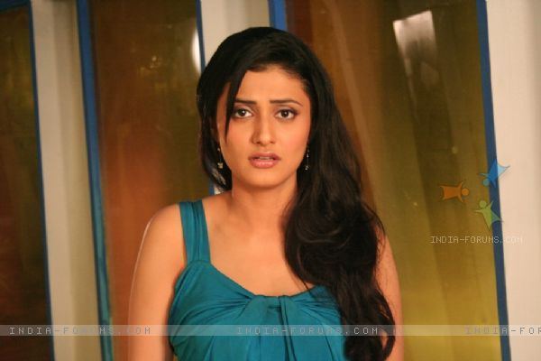 37612-bharti-looking-worried - Ragini Khanna