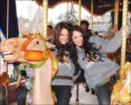 16232298_SOJIAZYTP - poze miley rare