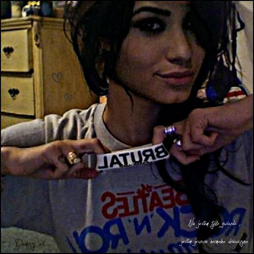 Nu! Stiu eu alta! [duncandu-se la masina care o vazuse ea]