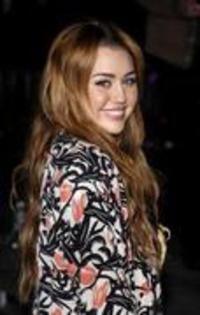 44231295_PWFKYZJWW - miley