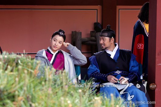 34177105_FAEIQSYQL - Legendele palatului concubina regelui