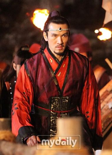 100424CineK4 - Legendele palatului Kim Suro regele de fier