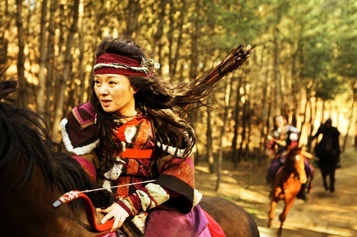 cs0964401858281x - Legendele palatului Kim Suro regele de fier