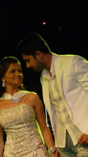 73598_125179120871840_100001392595271_161158_3246854_n - xxRubina Dilaik si Avinash Sachdevxx