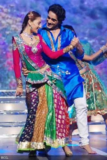 154101_171452699539917_152216818130172_499557_4947933_n - xxSara Khan si Angad Hasija-Sadhna si Alekhxx
