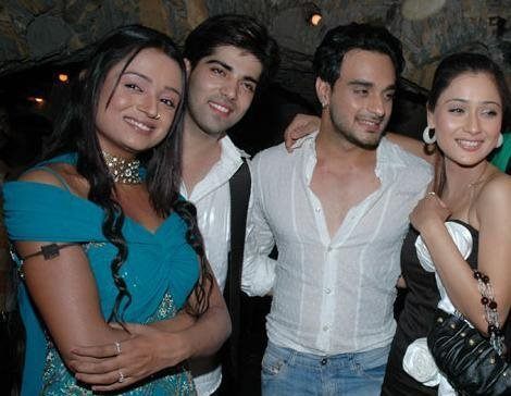 253832_110561682368775_109299789161631_110591_4588461_n