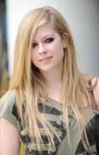 38646075_LRUUDVUNL - Avril Lavigne