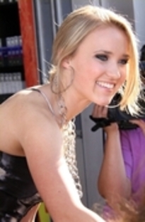 43076105_AHACUGVOU - emily osment