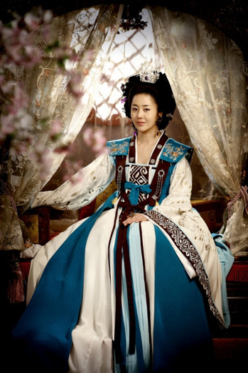 go-hyeon-jeong-as-mi-shil