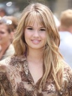 44914212_TXSWJMWVF - debby ryan