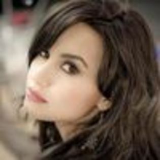 Demi-Lovato-si-a-schimbat-culoarea-parului--foto- - demi lovato