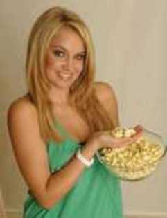 38090660_RQEIQWIPO - sedinta foto Tiffany Thornton1