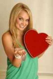 38090677_CBFHZUHKW - sedinta foto Tiffany Thornton1