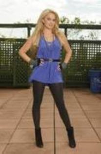 45699232_ZRPTCOGJX - sedinta foto Tiffany Thornton4