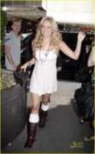 46085890_SHAGWAKGU - sedinta foto Tiffany Thornton3