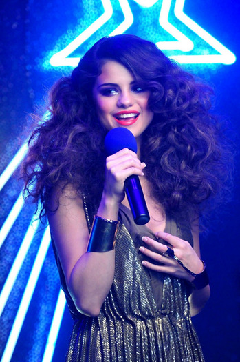 Selena-Gomez-82 - love-you-lokea-a-love-song