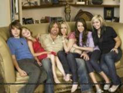 QPLVCCHNKHNLOXVNWMT - family-miley