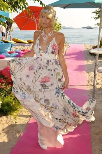 Paris_Hilton_1256663083_2