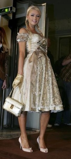 Paris_Hilton_1256676825_4