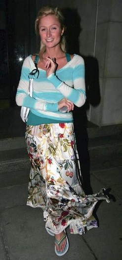 Paris_Hilton_1256679946_1