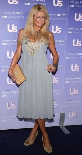 Paris_Hilton_1256684241_1 - 0 Hainute purtate de PARIS HILTON
