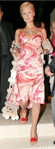 Paris_Hilton_1256685181_4 - 0 Hainute purtate de PARIS HILTON