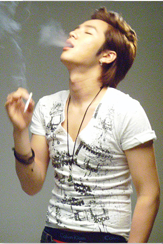 jang geun suk - Vedete coreene care fumeaza