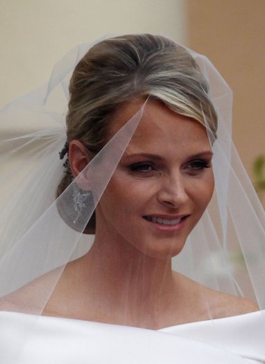 charlene-wittstock-armani-prive-wedding-gown - Charlene Witthstok sau Kate Middleton
