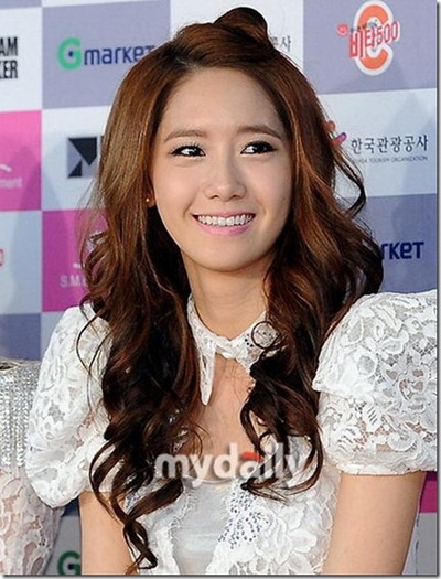 Girls-Generation-Seoul-concert-appeared-in-white-lace-dress-23_thumb - Yoona