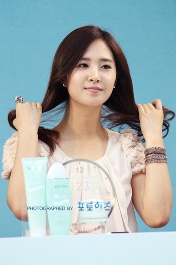 Sweet singer Kwon Yu Ri, member of Girls Generation(SNSD) (258)