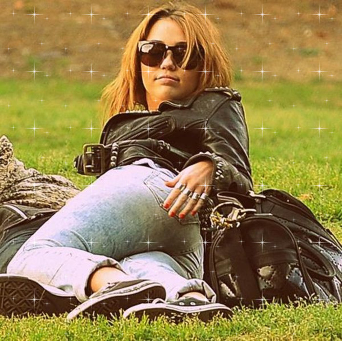 Glittery Of Miley (7)
