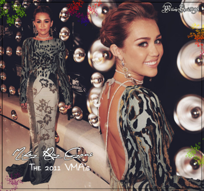 Glittery Of Miley (56) - 0 x- Miley Ray Glittery