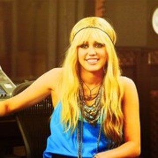 45583019_CHMJOGAUU - miley