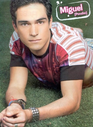 Alfonso_Herrera_1248372375_4