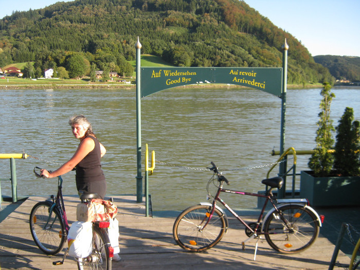 mergem inapoi cu vaporul in Linz mergem inapoi cu vaporul in Linz