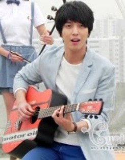 17 - Lee Shin