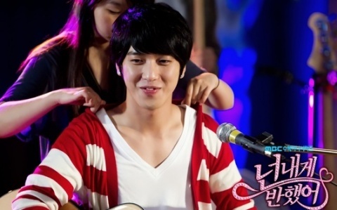 Lee-Shin-Ep-10-behind-the-scens-youve-fallen-for-me-heartstrings-24387274-480-299